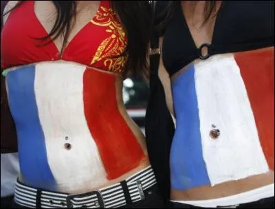 On connaît ces couleurs... Mais si l'on couche ces drapeaux à l'horizontale, qu'est-ce que cela donne ?