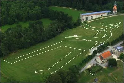Sur l'&icirc;le de Vassivi&egrave;re, au milieu d'un immense lac artificiel, on peut admirer des oeuvres d'art. Et cela dans...