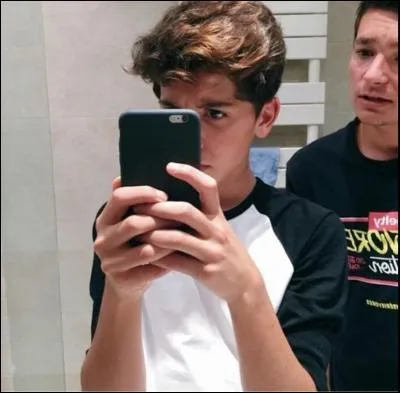 Quel est le titre de la première vidéo sur YouTube de Sulivan ?