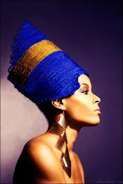 Reine Égypte, épouse d'un roi hérétique, son signifie "la belle est venue". Qui est-elle ?