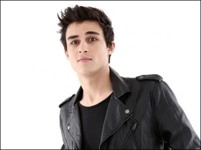 Comment s'appelle l'assistant d'Ayem ?