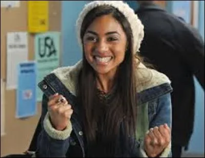 Comment s'appelle la fille qui entre au centre d'entraînement olympique, à la fin de l'épisode 1 de la saison 3 ?