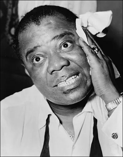 C'est Louis Armstrong qui aurait inventé ou du moins popularisé cette technique vocale qui substitue des onomatopées aux paroles. Quelle est-elle ?