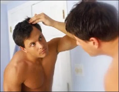 Dans l'Antiquité, on appliquait la salive de cheval, le fumier d'oie ou les toiles d'araignée sur le crâne pour éviter l'alopécie. Que signifie l'alopécie ?