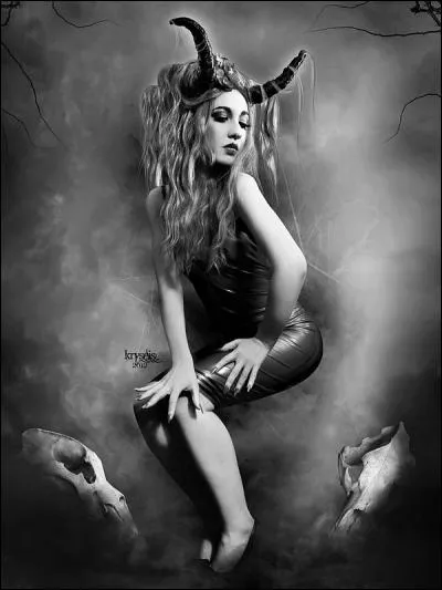 Terrible démon qui prend l'apparence d'une femme pour vous choper messieurs ! Qui est-elle ?