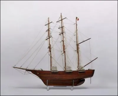 Cette maquette de bateau à voile est, également, une forme de remerciement. Comment appelle-t-on ce type d'objet ?