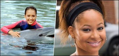 A gauche, c'est Jessica Alba dans "Les nouvelles aventures de Flipper le dauphin" : est-elle devenue reine de beauté ? Voir :