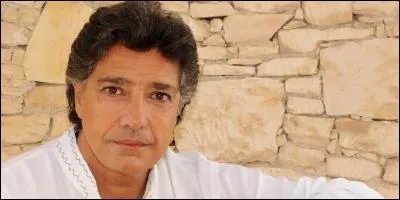 Chanteur-compositeur italo-belge, il est né le 3 juin à Lercara Friddi en Sicile et nous chante l'amour.