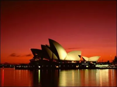 Imagin&eacute; par l'architecte danois Jorn Utzon en 1959, l'Op&eacute;ra de Sydney est aujourd'hui une des œuvres architecturales majeures du XXe si&egrave;cle. Il fut inaugur&eacute; le 20 octobre 1973 par la reine Elisabeth II. Quel œuvre musicale joua-t-on pour marquer l'&eacute;v&eacute;nement ?