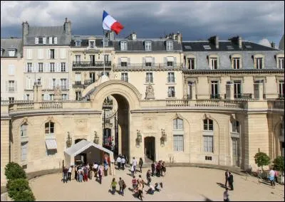 De ces trois présidents de la République française, lequel est le plus ancien ?