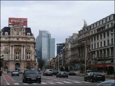 Chantée par Jacques Brel, la "place de Brouckère" est une des plus importantes de cette ville. Où êtes-vous ?
