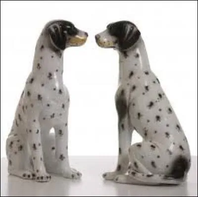 Quand deux personnes se regardent avec méfiance, on dit qu'elles se regardent en chien de...