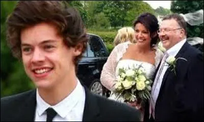 Comment se prénomme son beau père ?