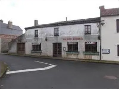 Le village picto-charentais de Saint-Aubin-du-Plain se situe dans le département ...