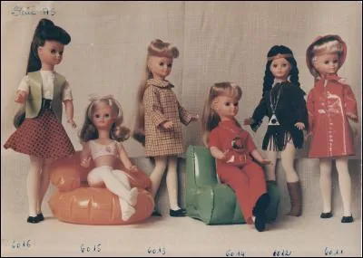 Je suis une poupée mannequin Bella de grande taille (43 cm à 48 cm selon les années.) Comment m'appelle-t-on ?