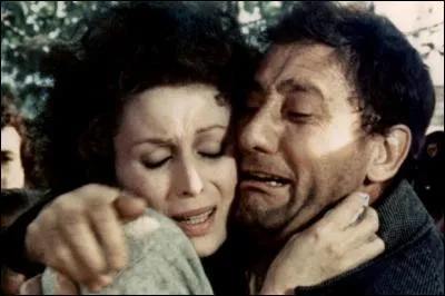 Le film "l'argent de la vieille"de Luigi Comencini, sorti en 1977 raconte comment une américaine très riche défie les pauvres gens aux jeux de cartes. Quelle est l' actrice qui tient le rôle de la vieille ?