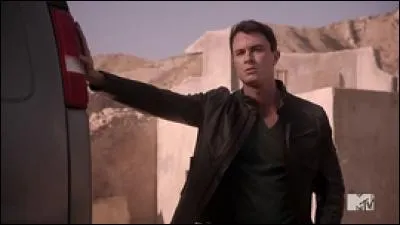 Comment se nomme cet adjoint de police ?