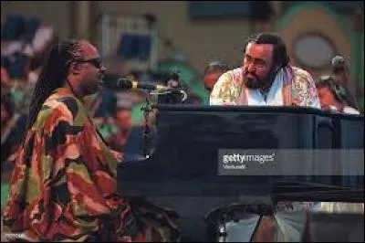 Un grand monsieur de la chanson débarque sur le plateau !