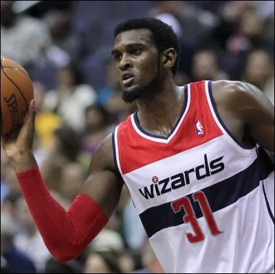 Ce basketteur, pourtant bien payé, joue toujours à la loterie comme les petits vieux de son quartier. Qu'a-t-il fait ?