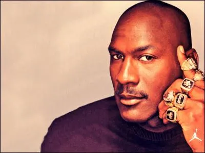 On peut toujours s'étonner des extravagances de ces jeunes nouveaux riches. Mickael Jordan nage dans le luxe. Qu'a-t-il acheté ?