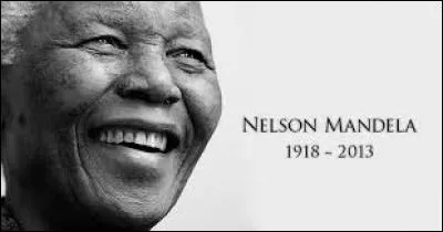 Qui a chanté ''Asimbonanga'' en hommage à un grand homme politique : Nelson Mandela ?