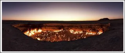 Voici un crat&egrave;re en flamme depuis plus de 40 ans, au Turkm&eacute;nistan. Alors, naturel ou artificiel ?