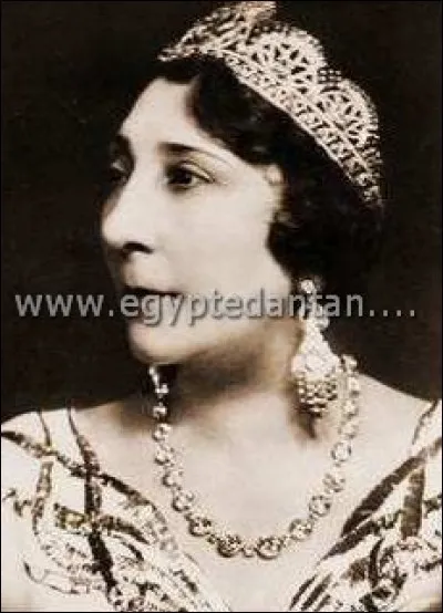 La princesse Chivèkiar, première femme du prince Fouad est célèbre pour s'être...