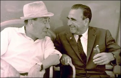 Il est aux côtés de Fernandel. Ont-ils bu un "petit jaune" ? Il a laissé son nom à un circuit célèbre ainsi qu'à une boisson bien connue ! Peuchère !