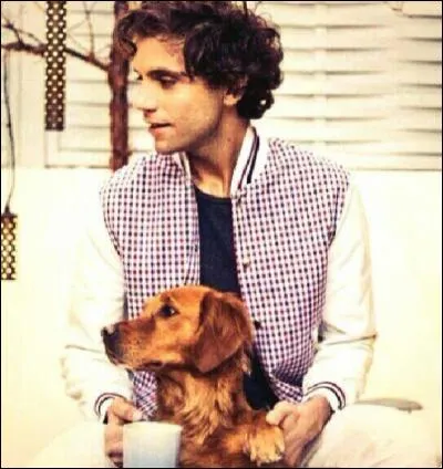 Comment s'appelle sa première chienne ?