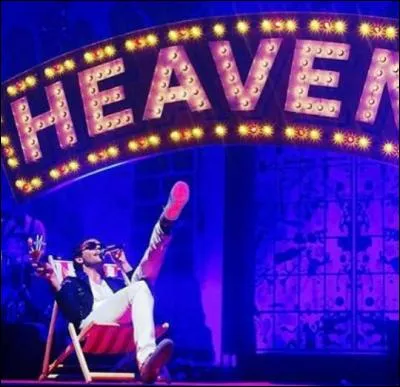 En quelle année sort-il son premier single intitulé "Grace Kelly" ?