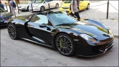 Quel footballeur possède cette Porsche 918 Spyder ?