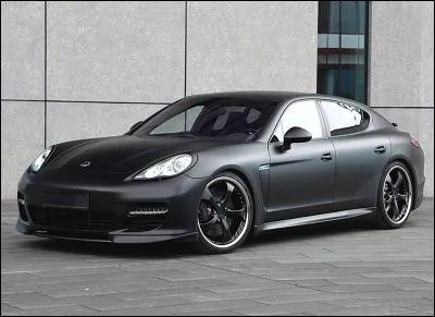 Laquelle de ces Porsche Panamera n'a pas de transmission intégrale ?