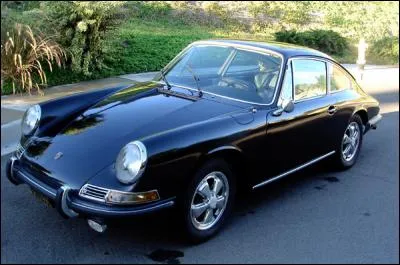 En quelle année est sortie la première automobile de la longue lignée des Porsche 911 ?