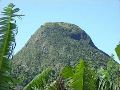 &Agrave; combien de m&egrave;tres culmine le mont Choungui, tr&egrave;s visit&eacute; ?