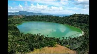 &Agrave; Mayotte, on trouve plusieurs &icirc;les, mais deux sont particuli&egrave;rement grandes et d&eacute;velopp&eacute;es. Lesquelles ?