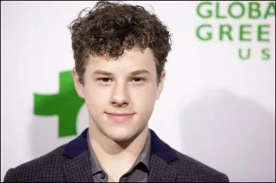 Personnellement, j'avoue mon ignorance quant à ce personnage, nommé Nolan Gould. Mais l'on retiendra son Q.I. de 150 ! Déjà, à 13 ans, il était au bac. Mais lequel ?