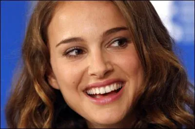 Bien que limité à 140, son cerveau est rapide comme l'autoroute ! Qui est-ce ?