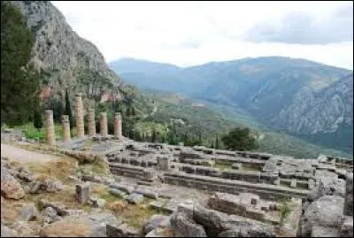 Où se situe Delphes ?