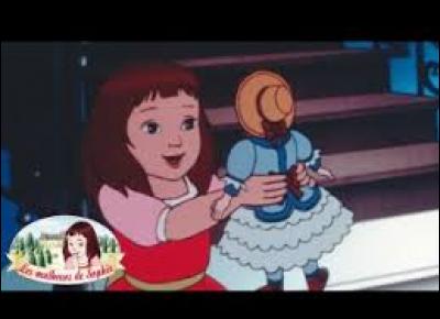 Dans l'épisode 1, qui est la personne qui a offert la poupée de cire que reçoit Sophie ?