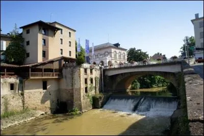 Situé au sud de la forêt des Landes, Mont-de-Marsan peut être fier de son patrimoine et de ses parcs qui contribuent au bien-être de ses habitants...