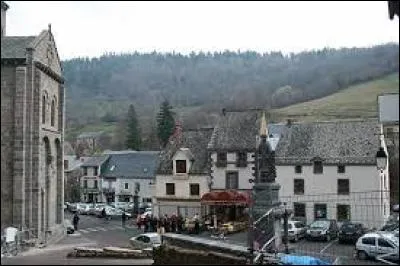 Commune auvergnate de l'arrondissement de Clermont-Ferrand, Herment se situe dans le d&eacute;partement ...