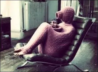 Pour éviter de grelotter le soir au fond de son fauteuil, quoi de mieux que cet objet étanche, rempli d'eau chaude, idéal pour ne pas prendre froid. De quoi s'agit-il ?