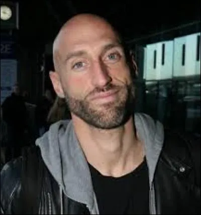 Quelles sont les trois personnes qui ont dû aller en survie pendant 24 heures ?