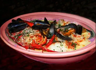 Traditionnellement, avec quoi sert-on la marmite dieppoise ?