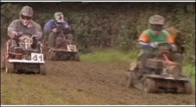 Toujours dans ce pays (où l'on roule à gauche), de quels types de moteurs doivent être équipés ces bolides ?