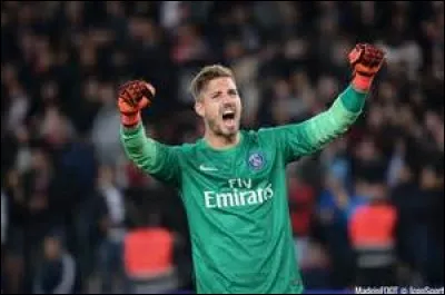 Pour combien de millions d'euros, Kevin Trapp est arrivé au Paris Saint-Germain ?