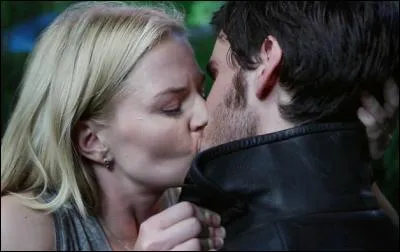 Crochet semble avoir un penchant pour Emma Swan qui est :