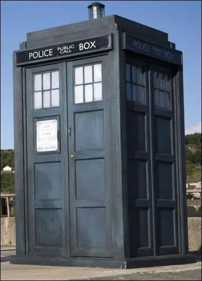 Que veut dire TARDIS ?