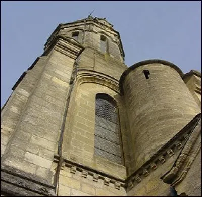 Capsylvains et Capsylvaines, faites-moi visiter votre commune, menez-moi sur le chemin de Saint-Jacques de Compostelle ! 
Tiens, mais quel nom porte-t-elle, déjà ?
