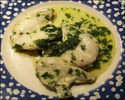Dans la sauce verte au persil on met du vinaigre blanc.